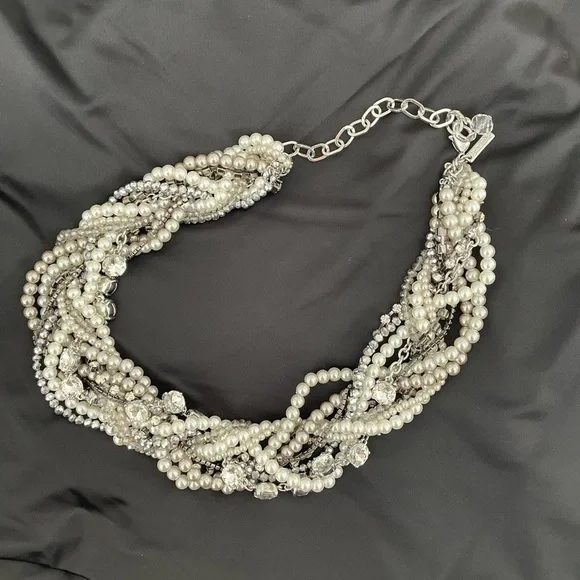 Stunning Pearl And Rhinestone Necklace - Picture 2 of 6